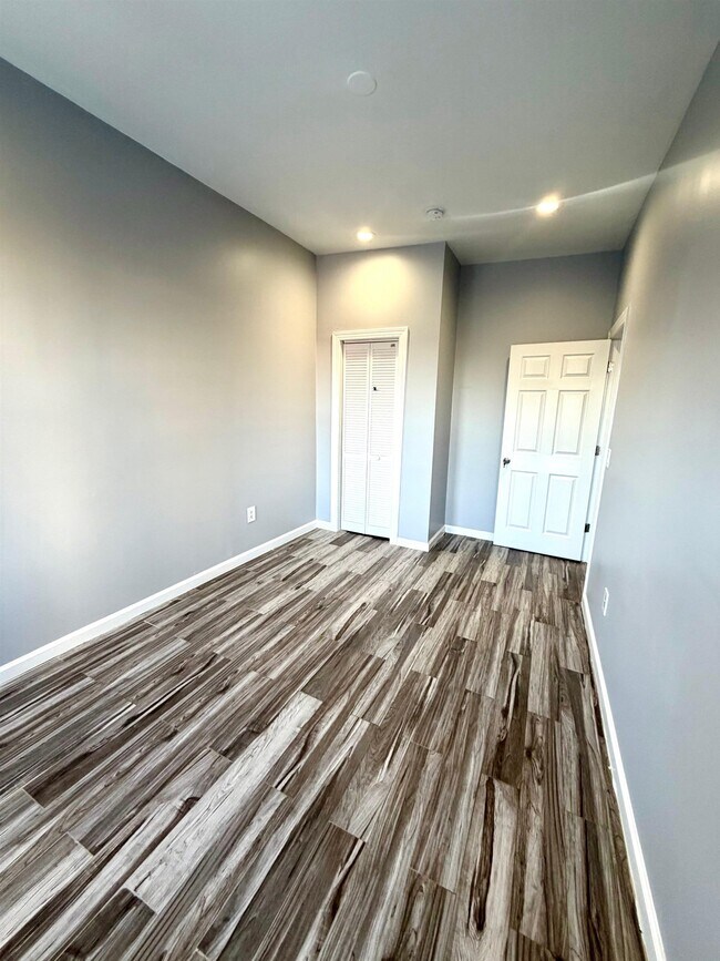 Building Photo - 644 Newark Ave