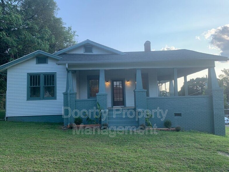 Primary Photo - 2300 Elmendorf St