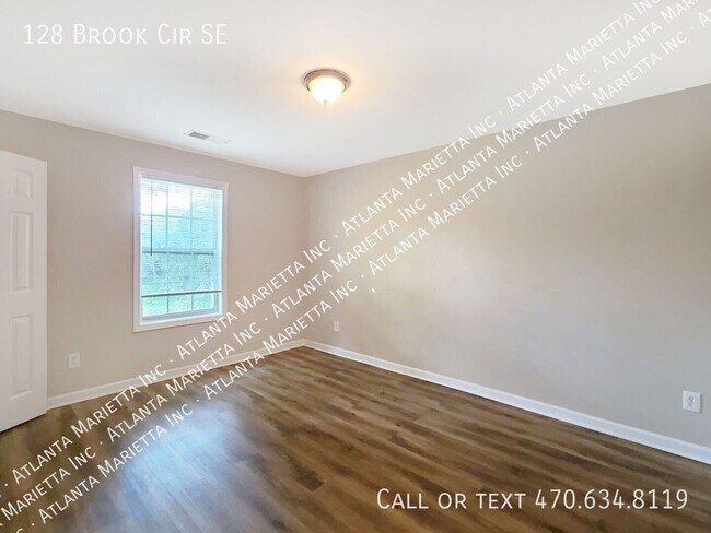Building Photo - 128 Brook Cir SE