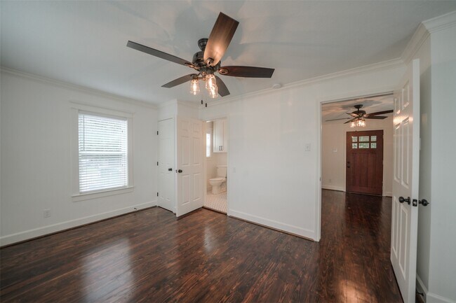 Building Photo - 811 Woodard St