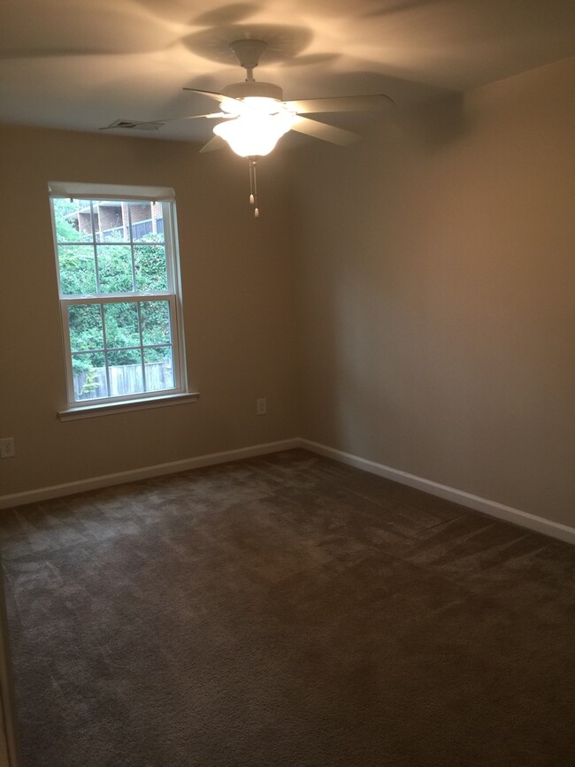 Building Photo - Move in ready townhome with garage and fen...