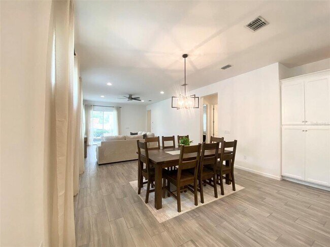 Building Photo - 724 Winterside Dr