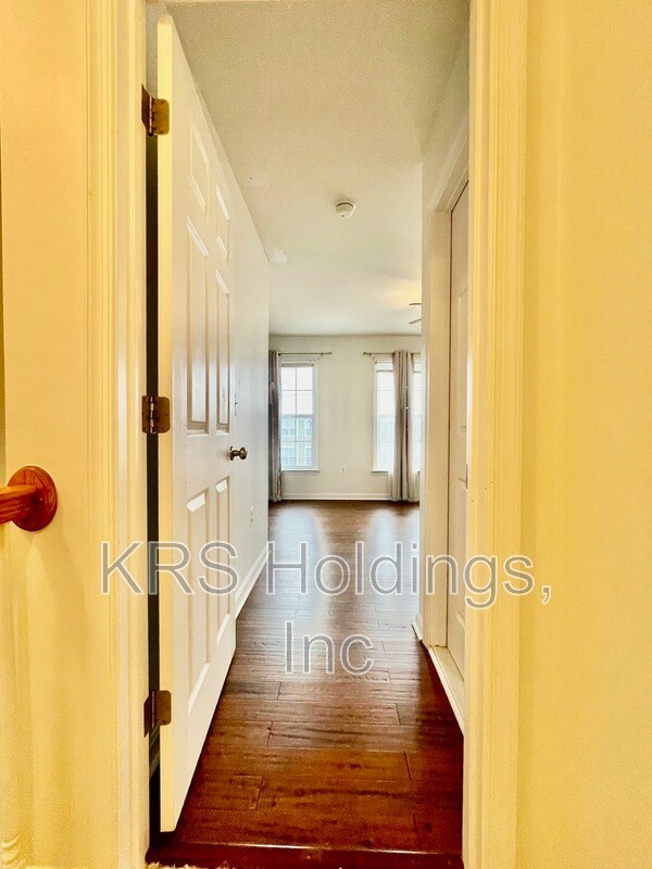 Building Photo - 15706 John Diskin Cir