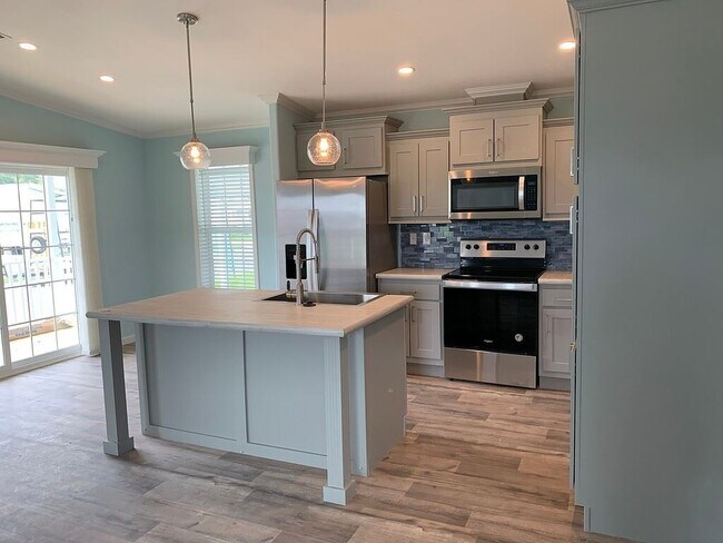 Building Photo - 6429 Forest Lake Dr