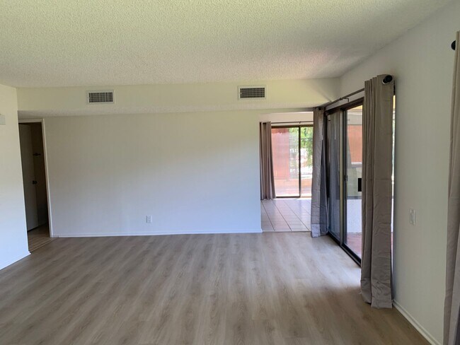 Building Photo - Beautiful, Spacious, 4 bed 2.5 bath home nestled in the Serene, breathtaking Hills of Pacific Pal...