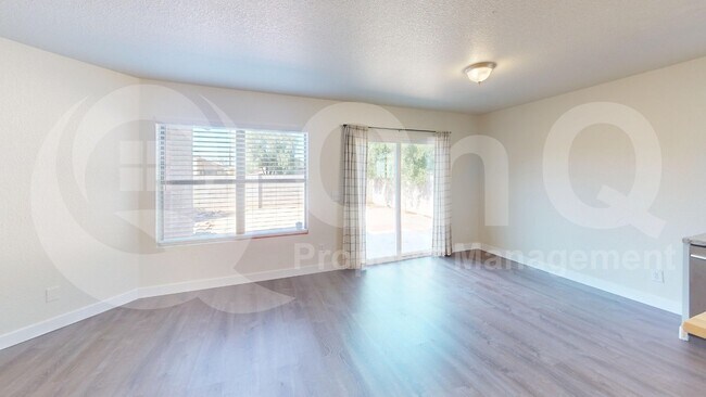 Building Photo - 1702 W Summer Dawn Dr