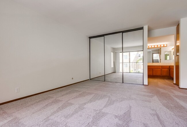Building Photo - Prime Carlsbad Location - Available July 2025