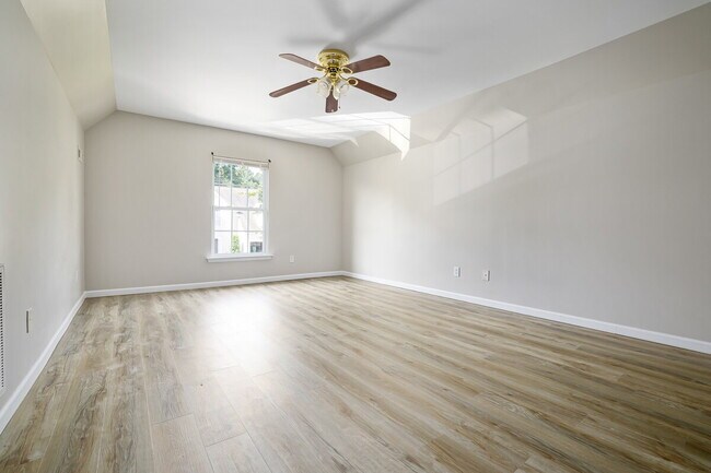 Building Photo - Spacious 4BR/3BA Home Near Downtown Durham | Deposit-Free Living | 1st-Floor Bedrooms
