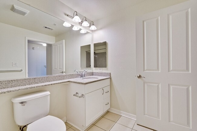 Building Photo - Large Santa Clara 1 Bedroom Condo in River...