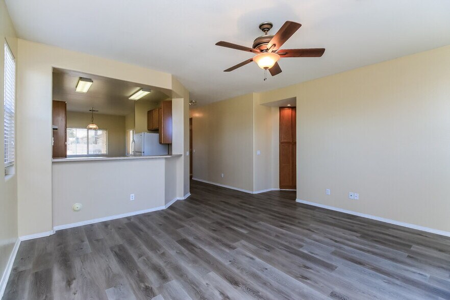 Building Photo - 2730 E Calle Del Norte Dr