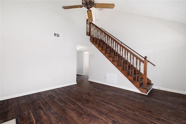 Building Photo - 1055 Autumn Crest Ct