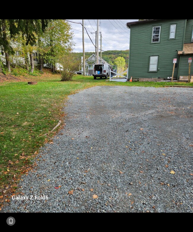 Building Photo - 107 Canaan St