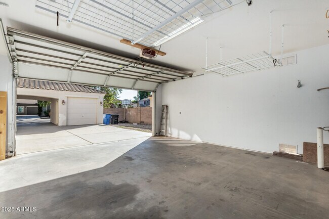 Building Photo - 3712 E Fruitvale Ave