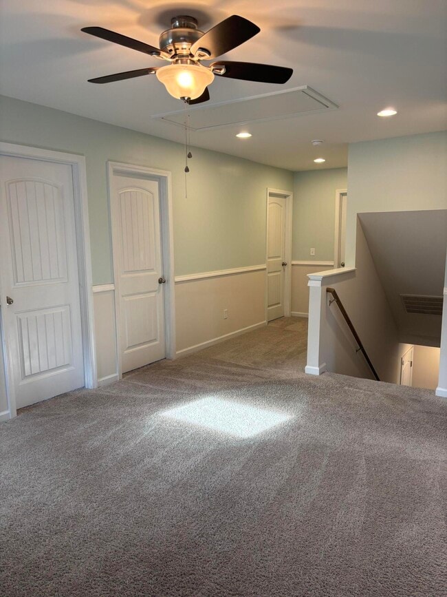 Building Photo - 335 Niblick Dr