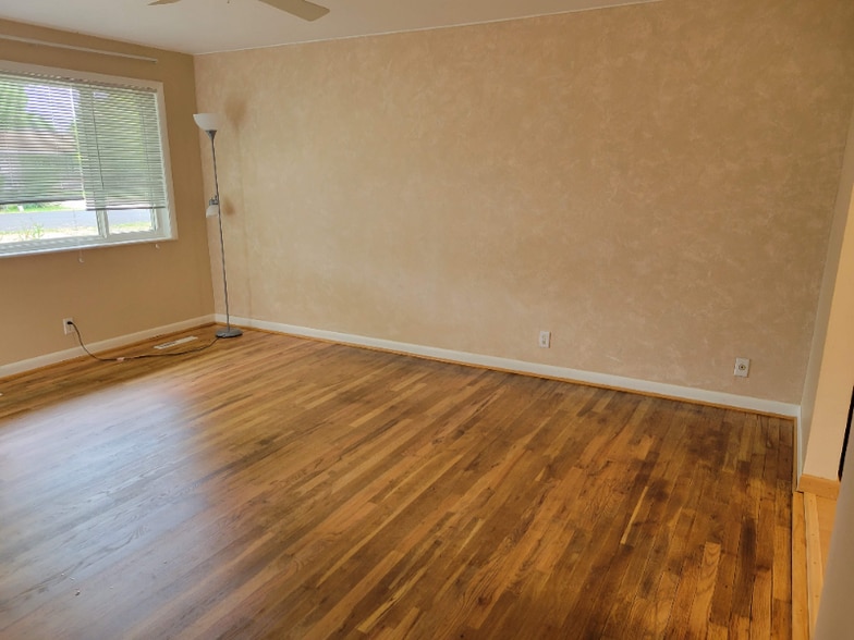 Building Photo - 2811 Tharp Dr