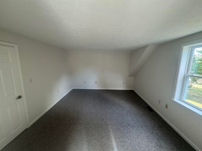 Building Photo - 5 Cabernet Ct