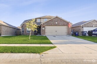 Building Photo - 1327 Tamarack Dr