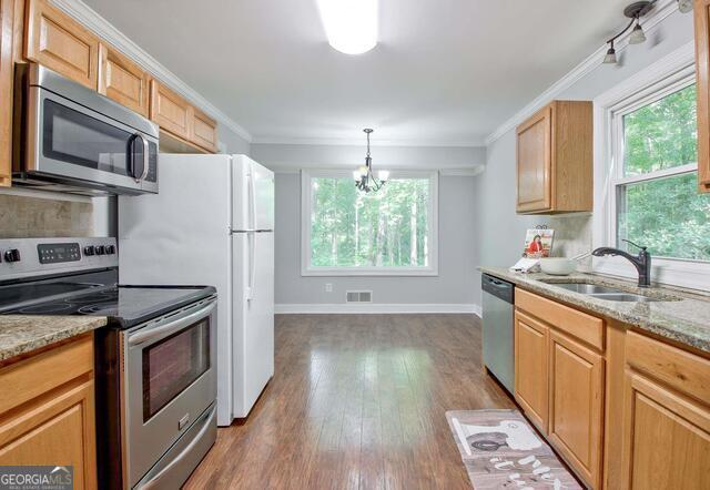 Building Photo - 205 Kingswood Dr