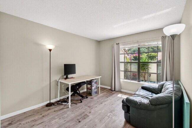 Building Photo - 460 Hardwood Pl