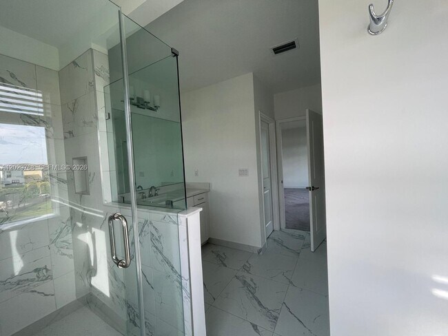 Building Photo - 3990 Pelicano Way