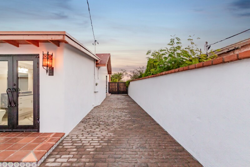 Building Photo - 322 N 13th St