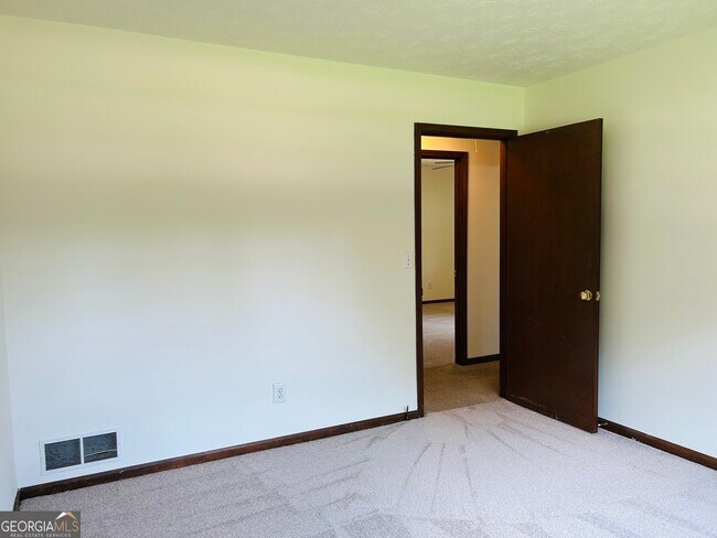 Building Photo - 5433 Wydella Rd SW
