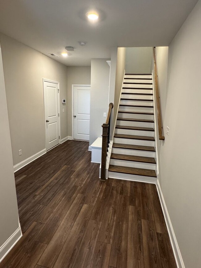 Building Photo - Affluent 3 Bedroom 3.5 Bath Townhome in th...