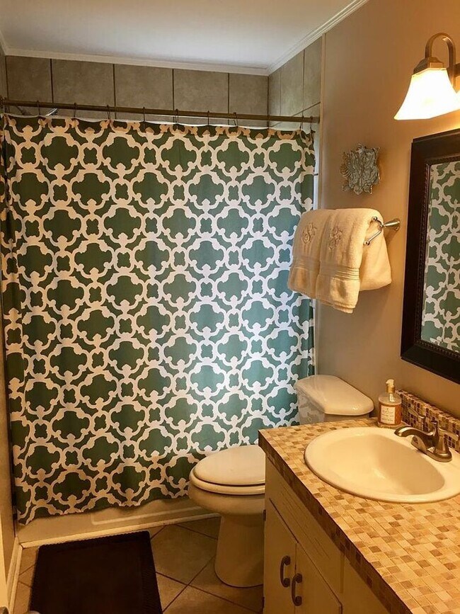 Building Photo - Home Located in Central Wilmington