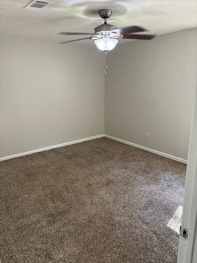 Building Photo - 3879 Southmont Dr