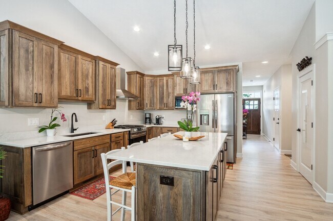 Building Photo - 6215 Hilltop Ct