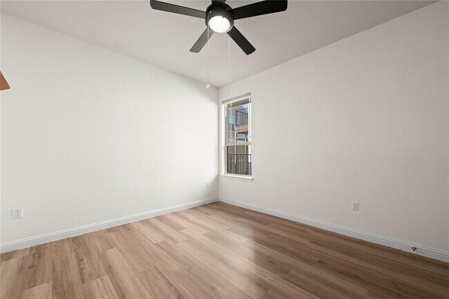 Building Photo - 8011 Orizzonte St