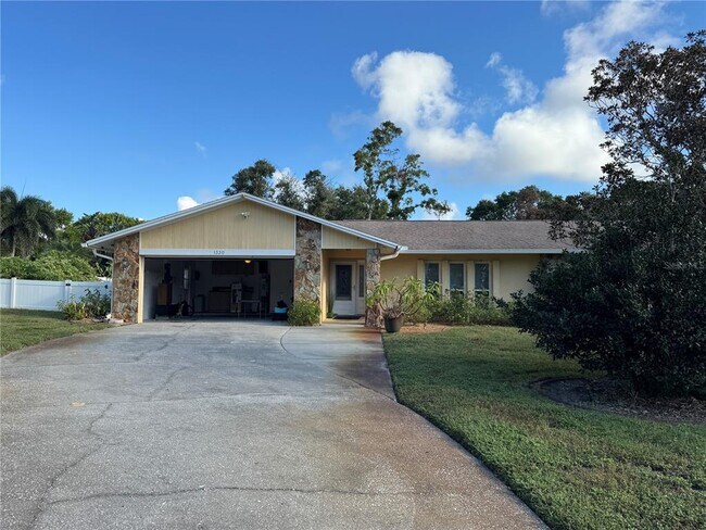 Primary Photo - 1330 Sunset Ct