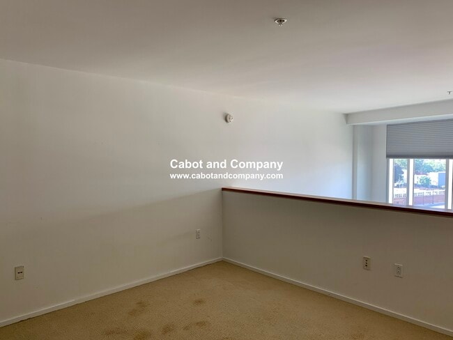 Building Photo - 1 Earhart St