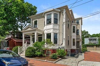 Building Photo - 619 Franklin St