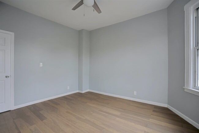 Building Photo - 317 4th St