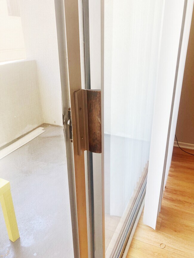 Building Photo - 1424 Amherst Ave