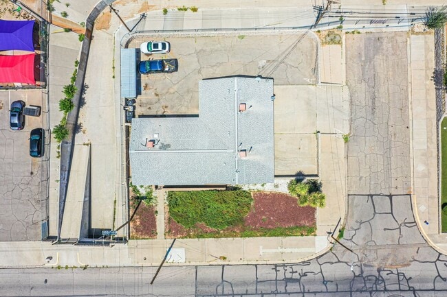 Building Photo - 4555 Sun Valley Dr