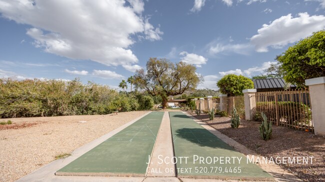 Building Photo - 9059 N Arroya Vista Dr