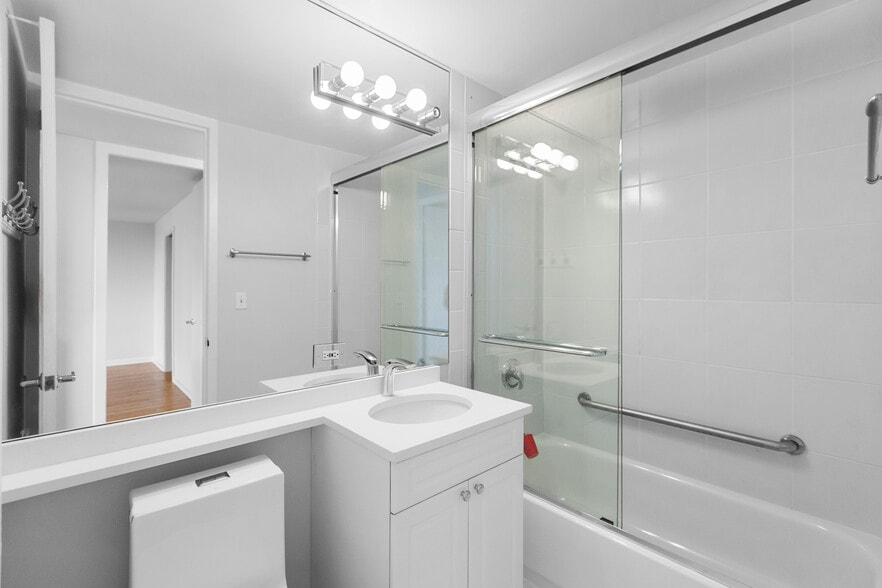 Building Photo - 1340 N Dearborn St