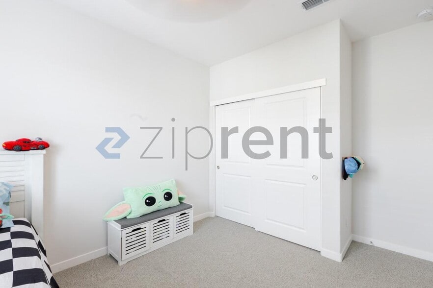 Building Photo - Unit 68101