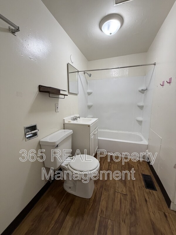 Building Photo - 1227 12th Ave