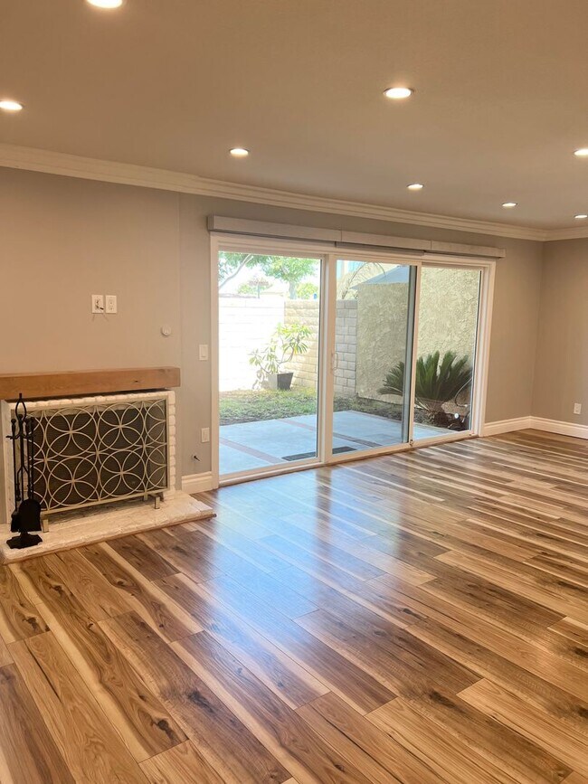 Building Photo - 4 Bed/ 3 Bath Yorba Linda Home with 2 Car Garage