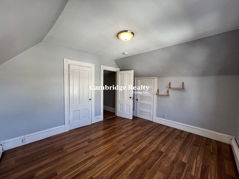 Building Photo - 45 Gardena St