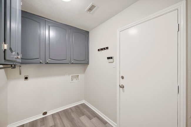 Building Photo - 4351 Bullfinch Ct