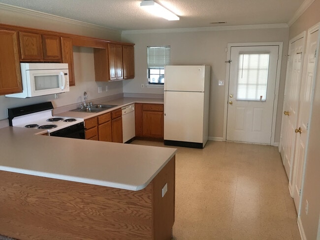 Building Photo - 1202 Goldridge Dr SW