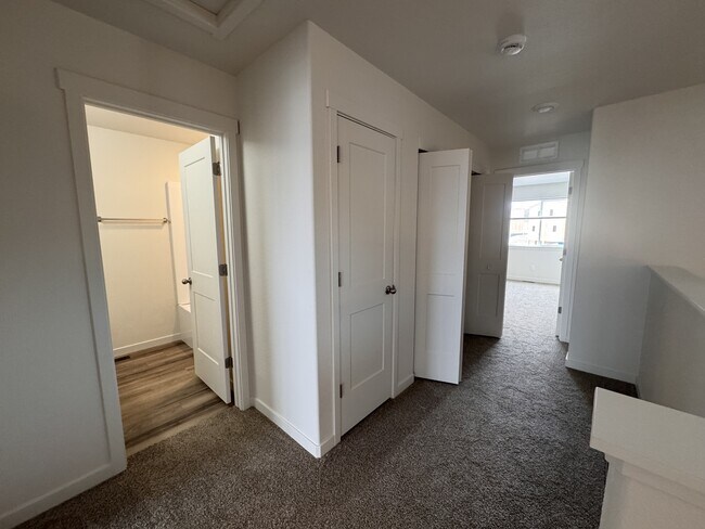 Building Photo - 1631 Elsie Jean Trl