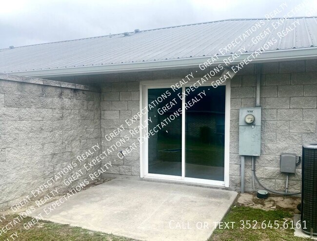 Building Photo - 6744 SE 106th St