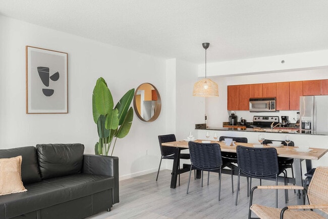 Building Photo - 1 SE 12th St