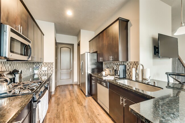 Building Photo - 86 Aventura Pl