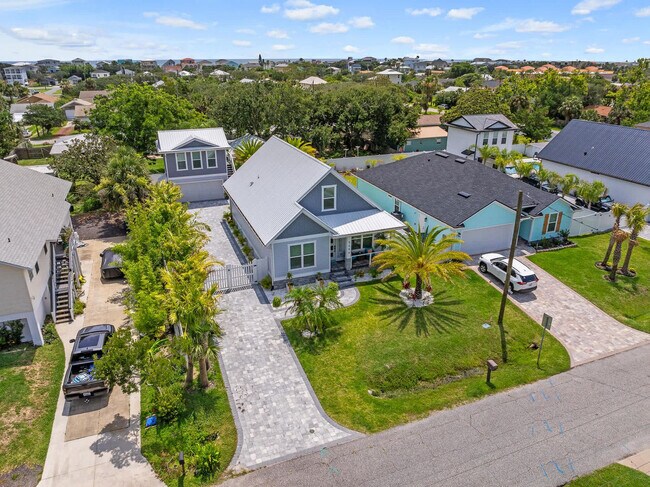 Building Photo - 5484 3rd St